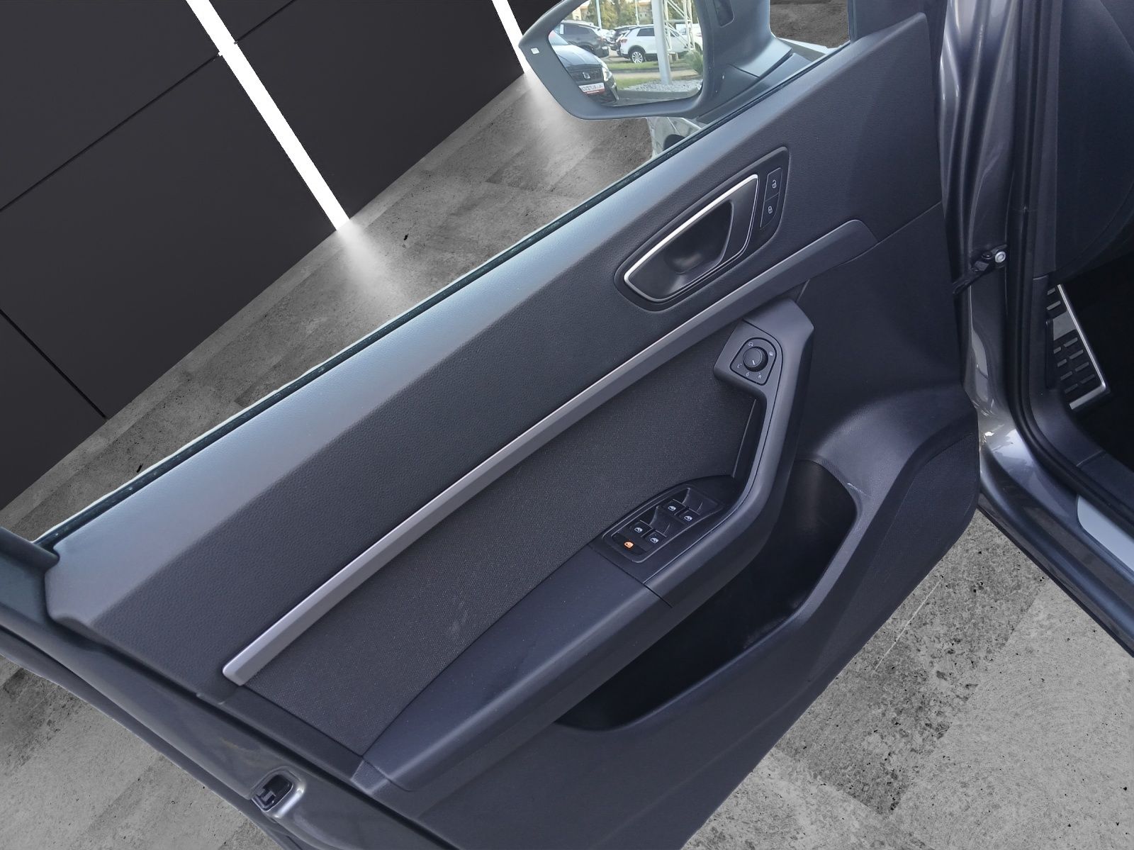 Fahrzeugabbildung SEAT Ateca TSI FR-Line DSG LED AHK Navi AID ACC RFK S