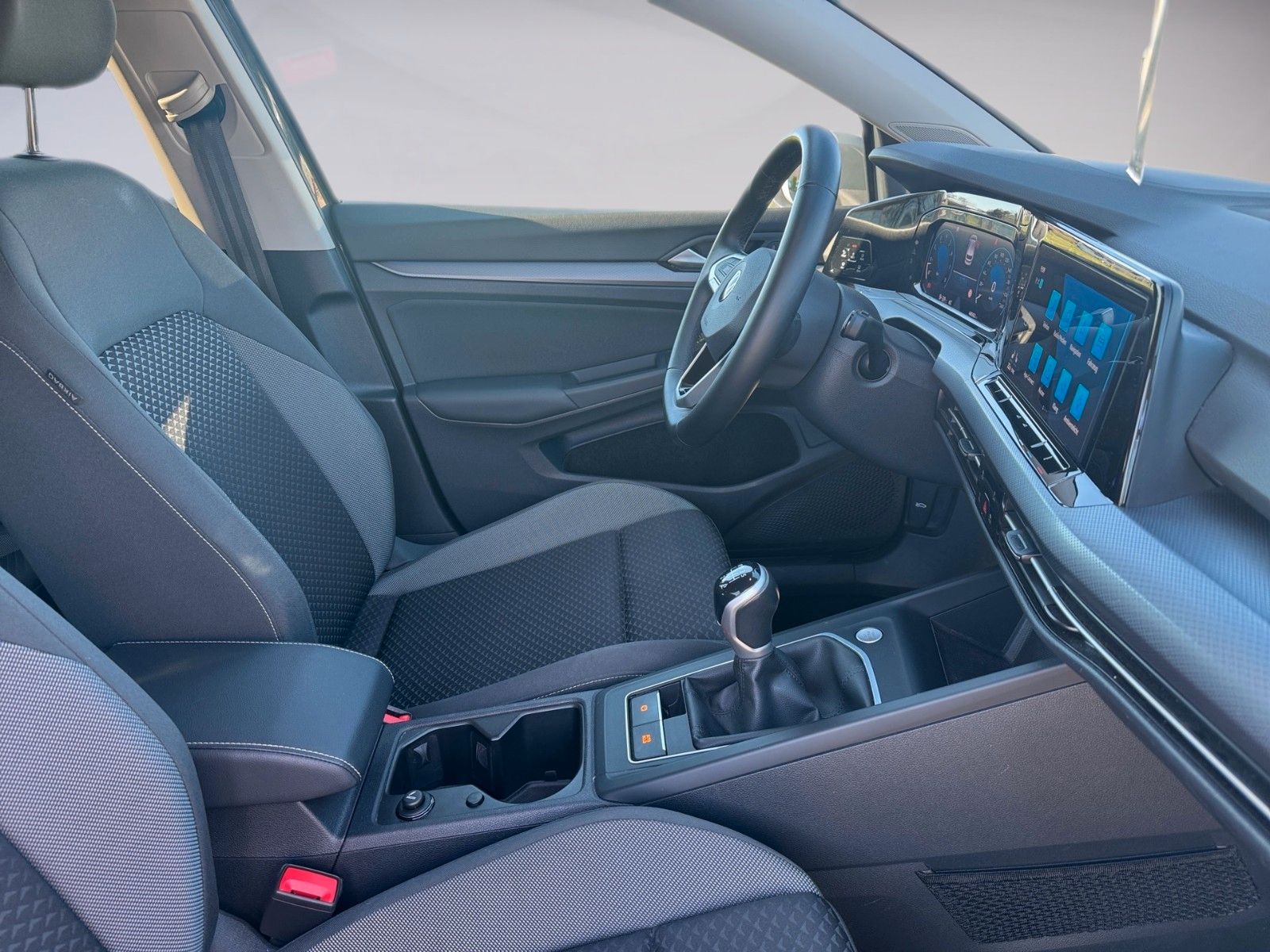 Fahrzeugabbildung Volkswagen Golf VIII Lim. Life ACTIVE 1.5 TSI