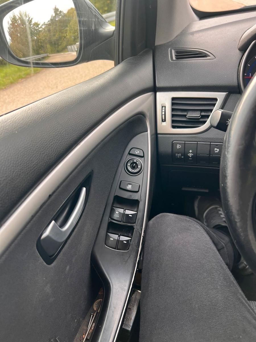 Hyundai i30 2015 — photo 12