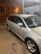 Toyota Avensis top Zustand automatisch - Toyota Avensis aus 2007: Kombi