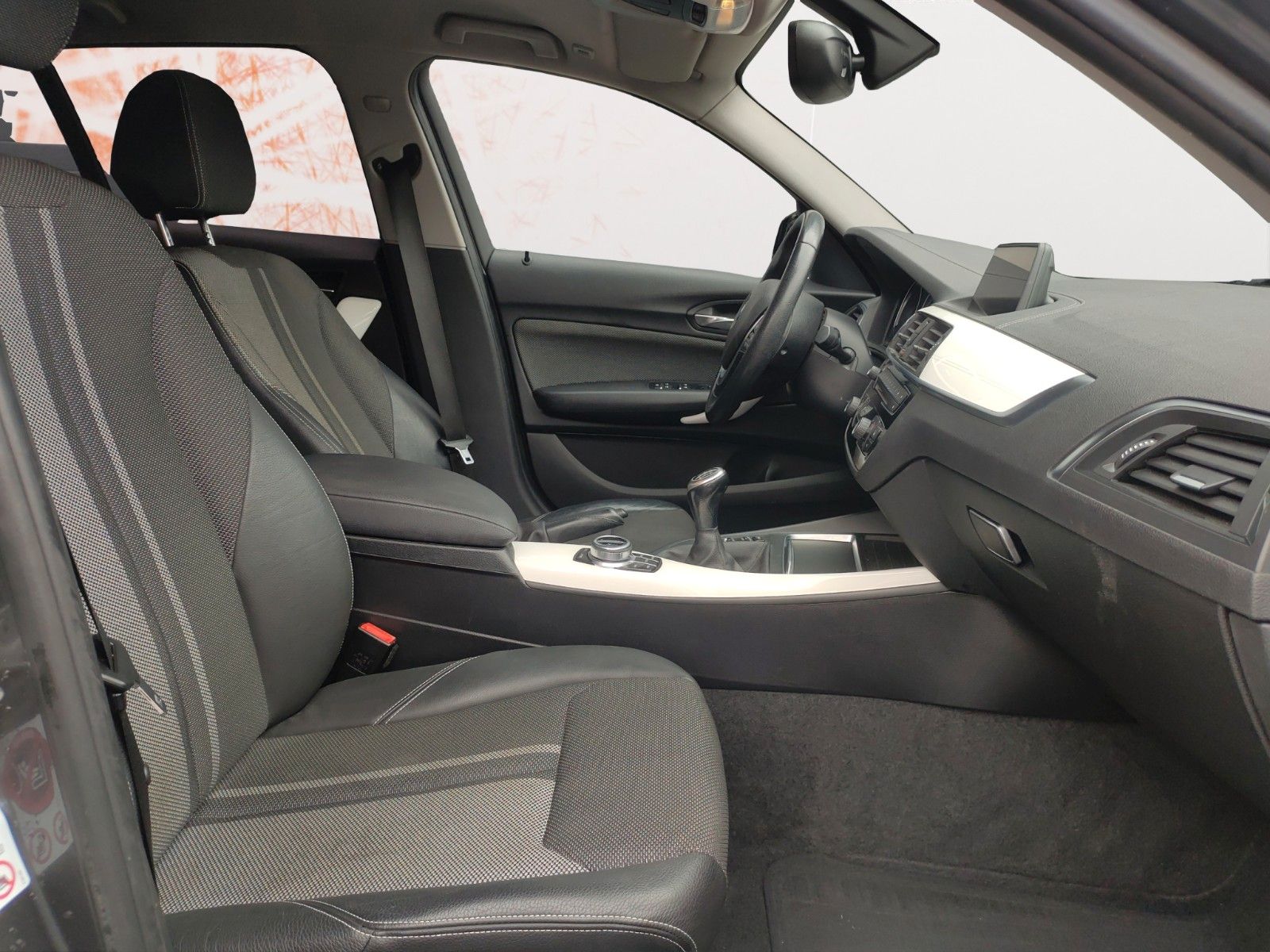 Fahrzeugabbildung BMW 116 d Urban Line ! LED ! PDC ! NAVI !