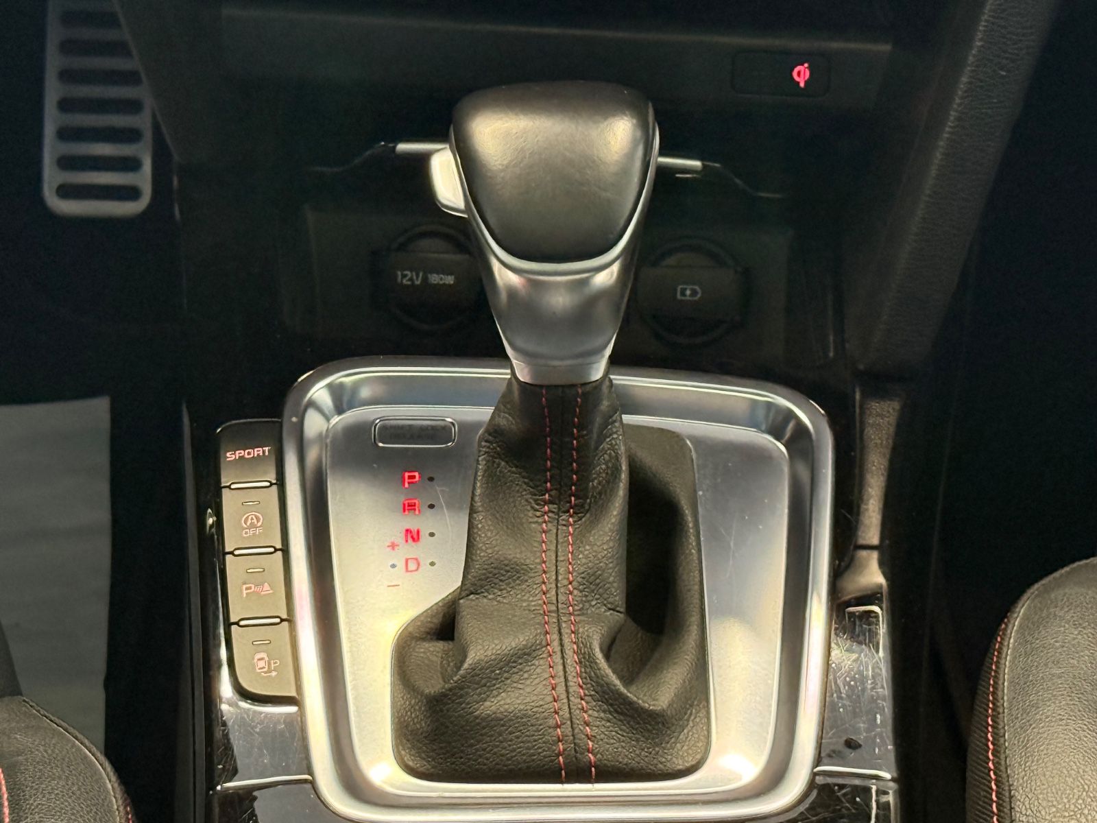Fahrzeugabbildung Kia Ceed GT 1.6T GT DCT-Navi,Automatik,Klimaauto.