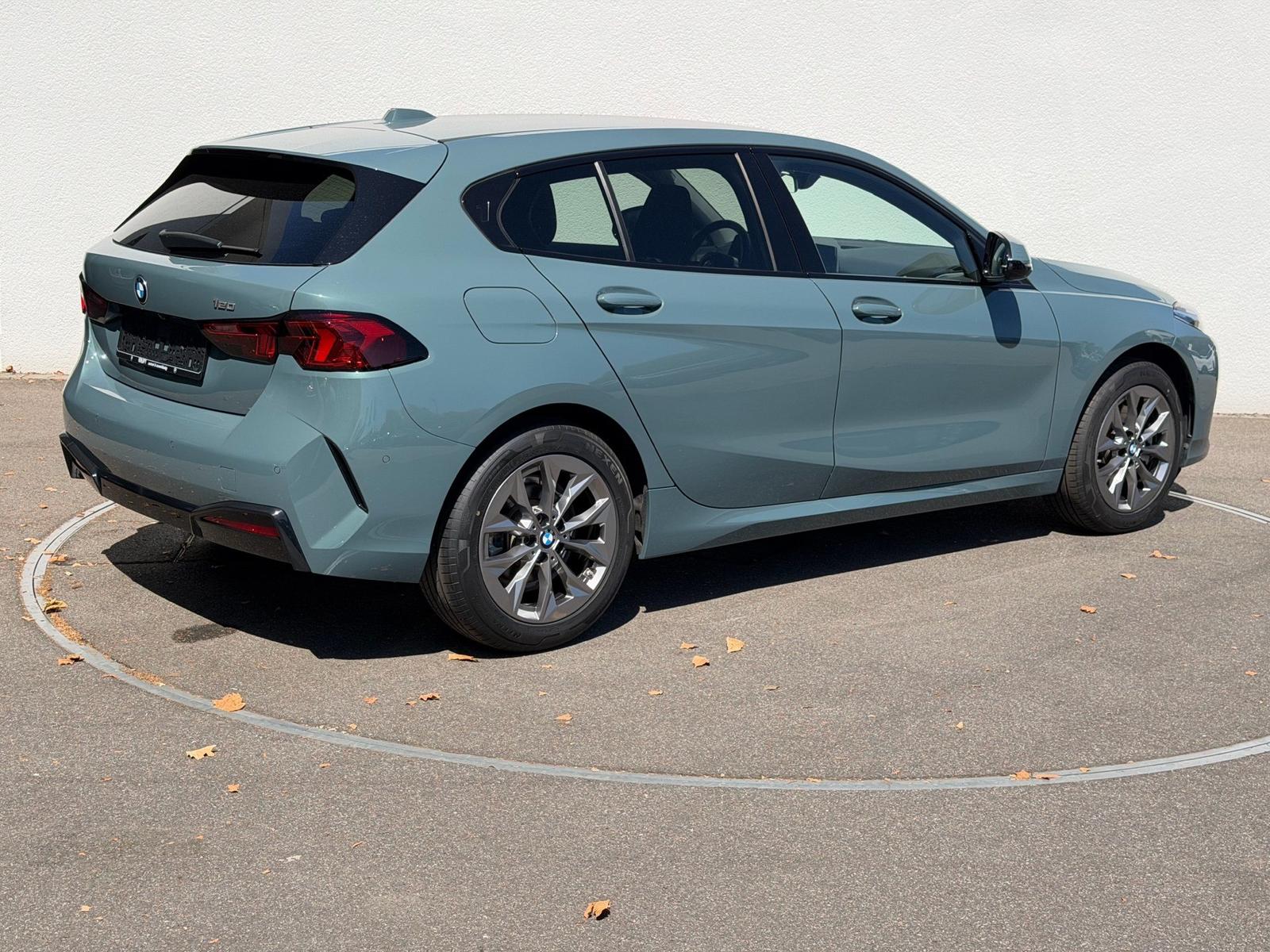 BMW 120 HK SOUND+AHK+LR HZ+ACC+KAMERA+LM17