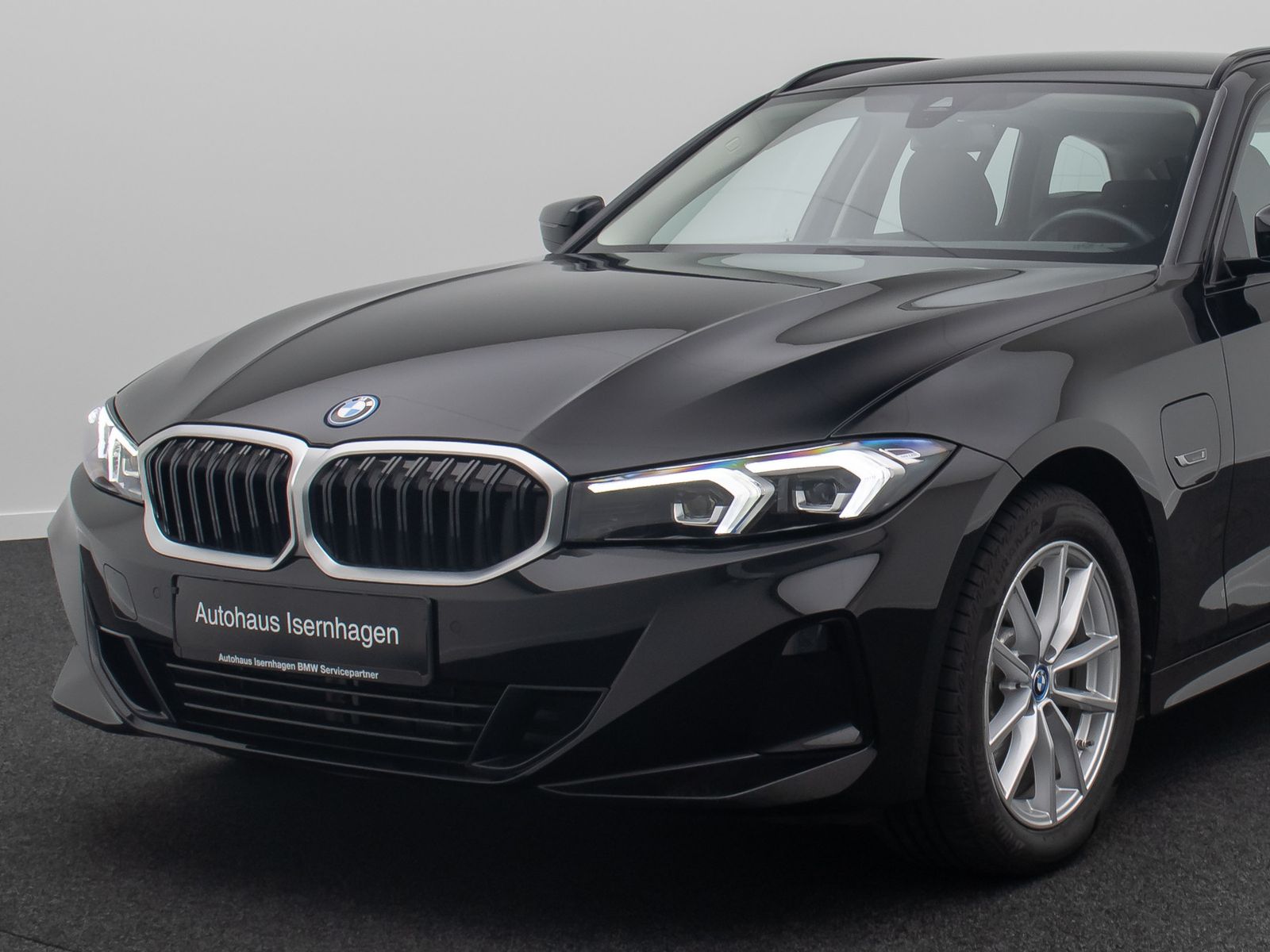 Fahrzeugabbildung BMW 320e GeschwindigReg AHK HiFi PDC CockpitPlus DAB