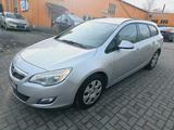 Opel Astra J Sports Tourer Selection - Opel Astra mit Diesel-Antrieb: Kombi, Sports Tourer Selection