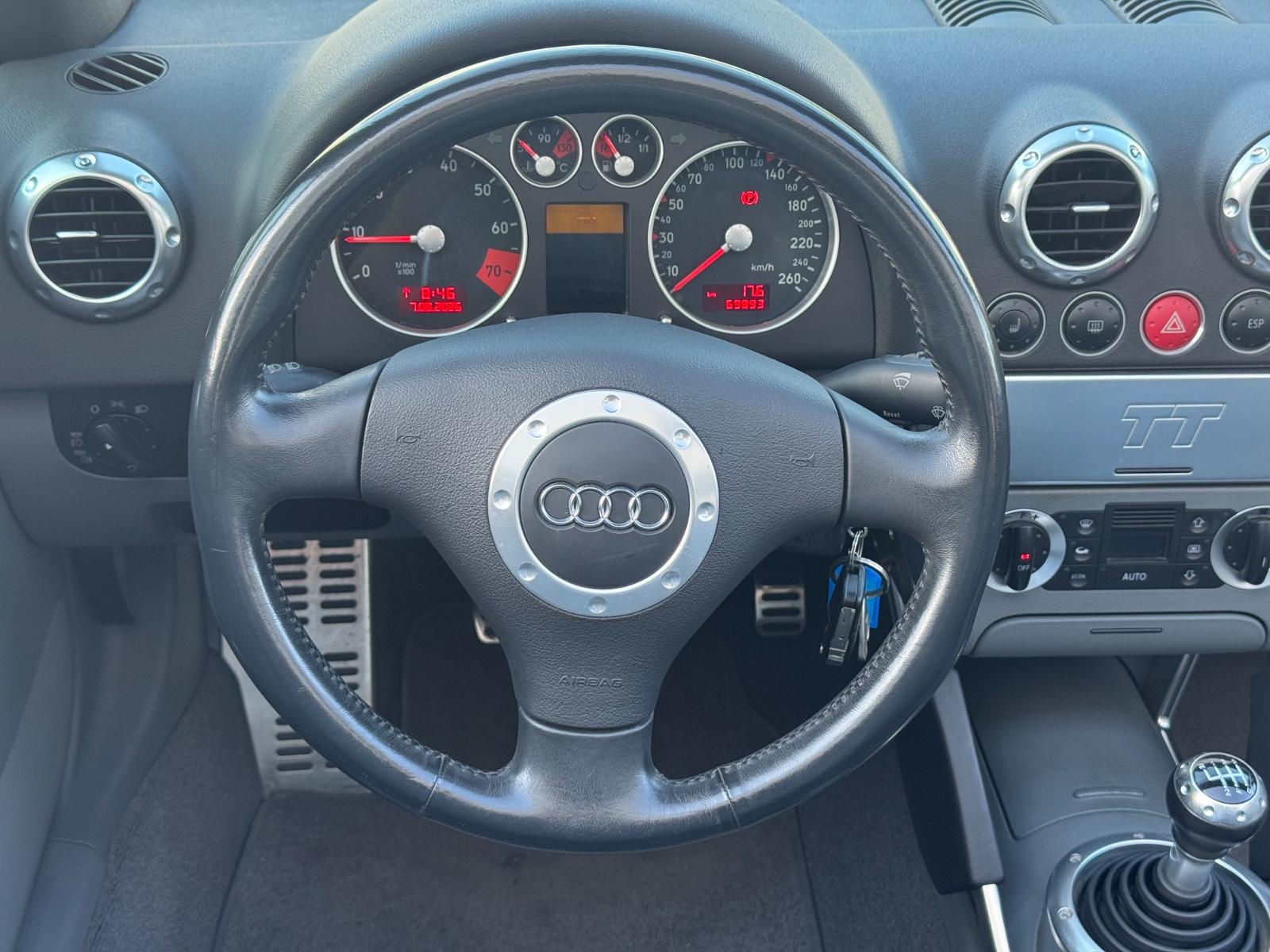Audi TT Roadster 1.8T quattro 132 kW | S-line