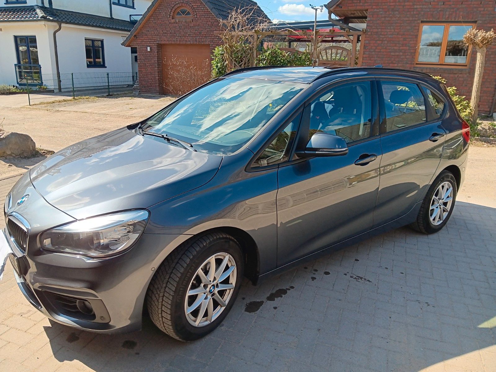 BMW 218 Active Tourer 218d  Aut. , Pano, AHK, Navi, 