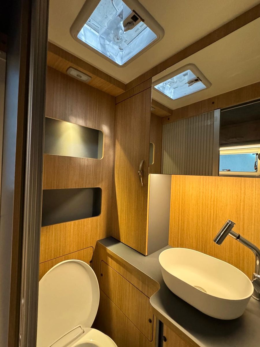 Fahrzeugabbildung Dodge RAM 2500 6.4-V8 LUFTFED. KABINE GLADIATOR XLE