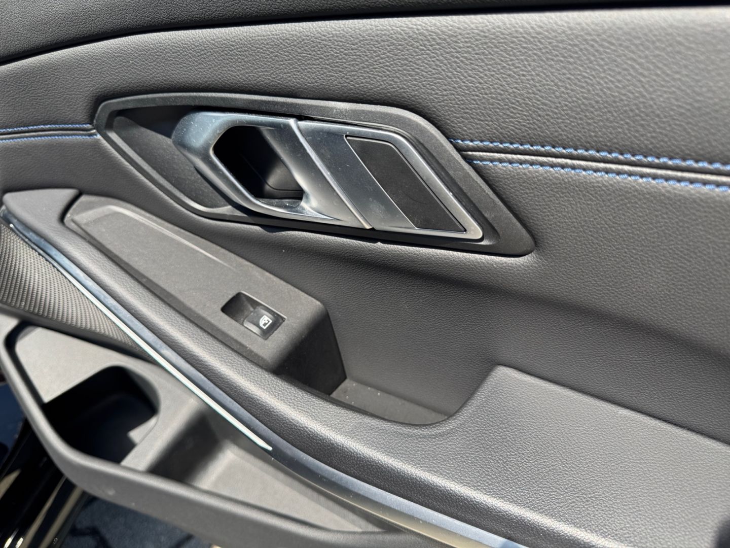 BMW 330 d M-Sport LED KLIMAAUTO NAVI SHZ PDC ALU 19' foto 19