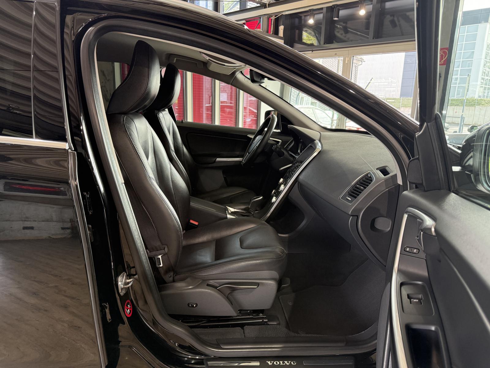 Volvo XC60 Summum 2WD*KAMERA*NAVI*LEDER*