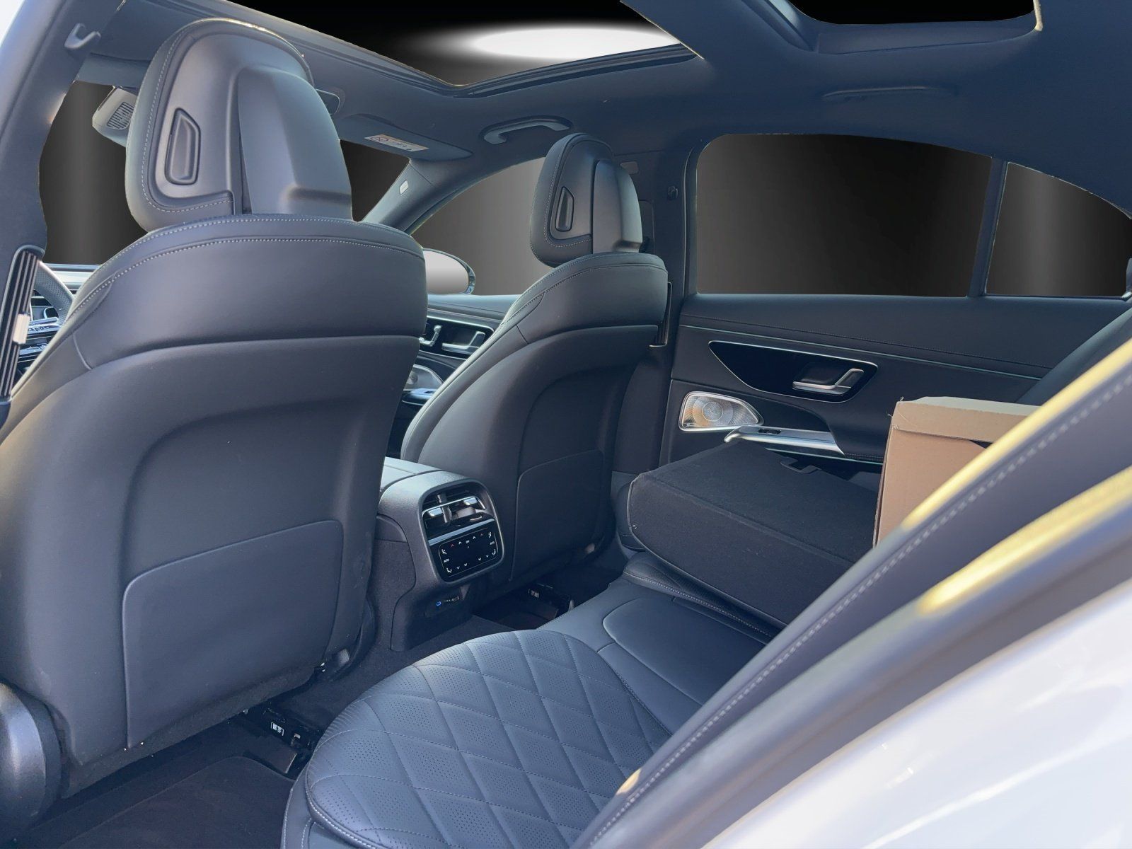 Fahrzeugabbildung Mercedes-Benz E 300 de 4M AMG Prem+ AIRMATIC Massage HAL €110k