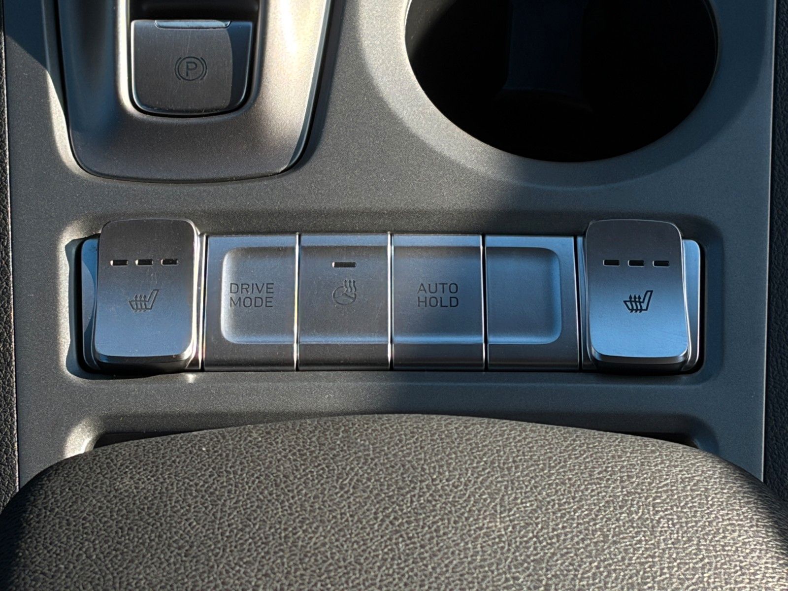 Fahrzeugabbildung Hyundai KONA E SELECT ACC PDC LFA LKA SHZ LHZ CarPlay