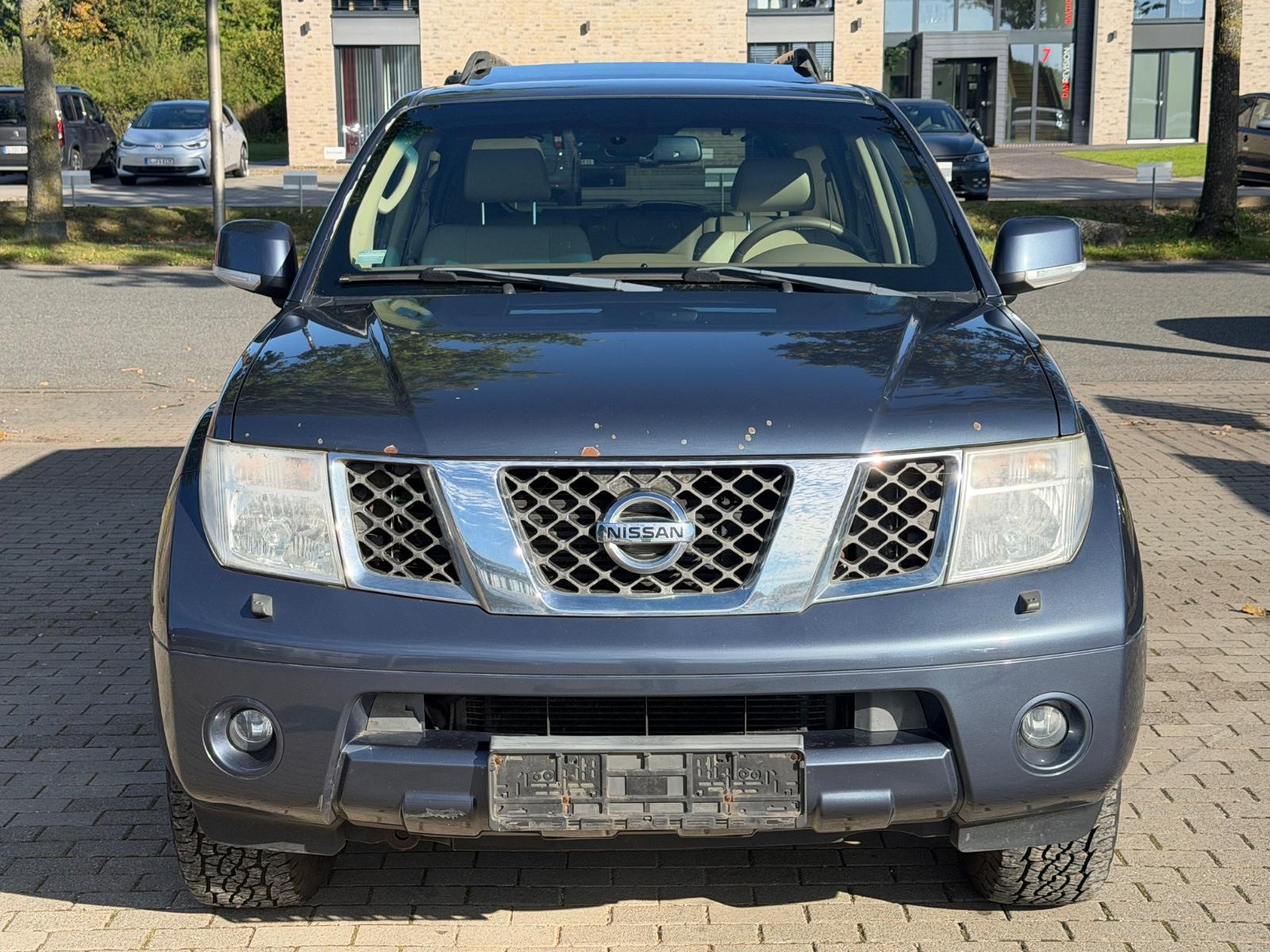 Nissan Pathfinder LE 2.5 dCi 171 ch BVA 4x4 / 7 places / 1ère main / Toit ouvrant / Cuir / Caméra de recul