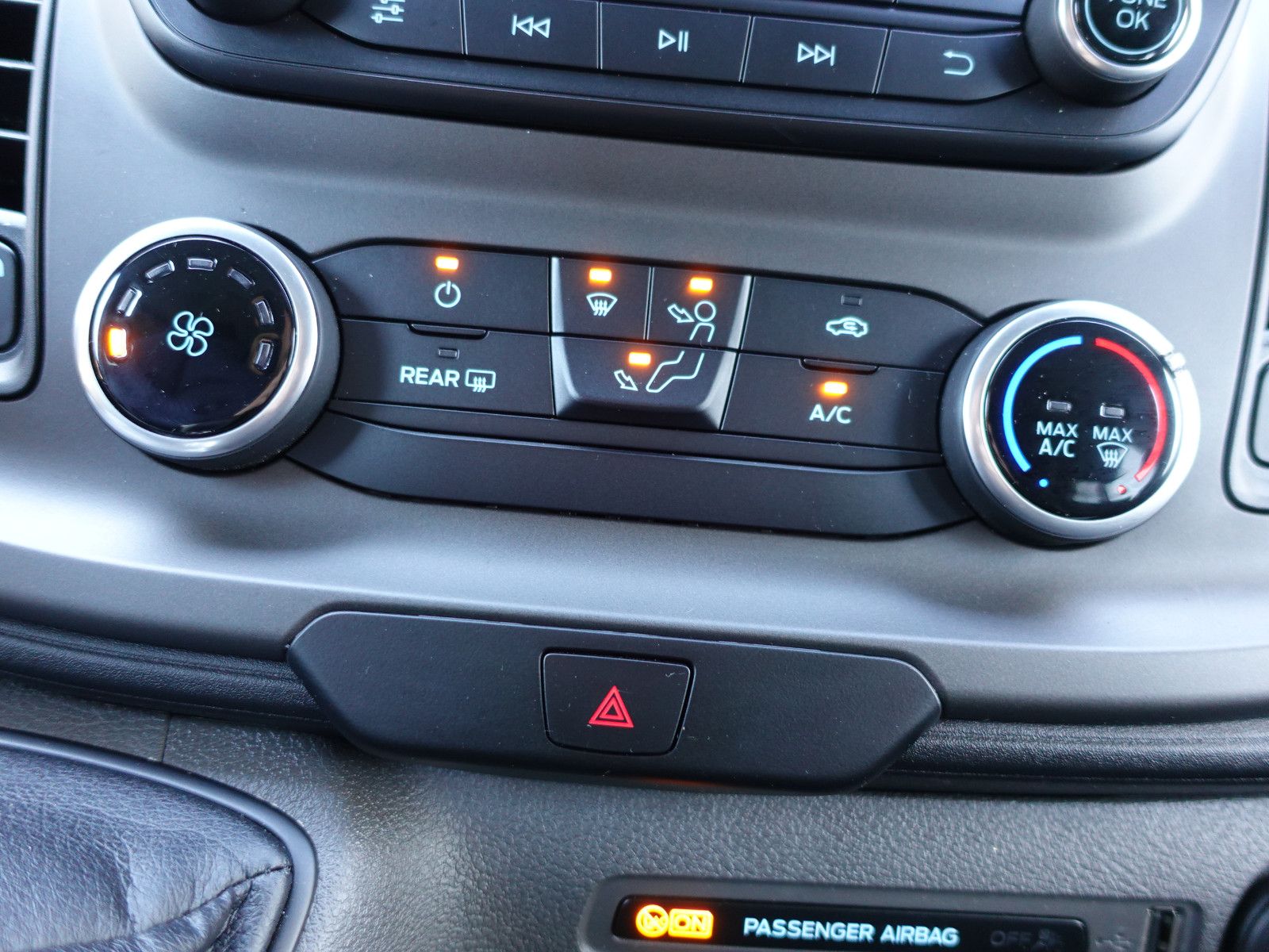 Fahrzeugabbildung Ford Transit Custom Kombi L2,9Sitze,Kamera,Trittbrett