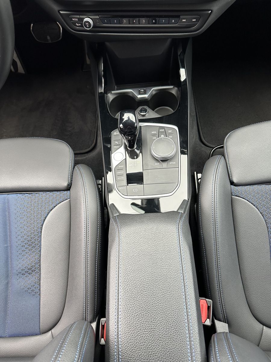 Fahrzeugabbildung BMW 118i 5-Türer M-Sport Aut. NAV+LED+HIFI+17ZOLL+PP