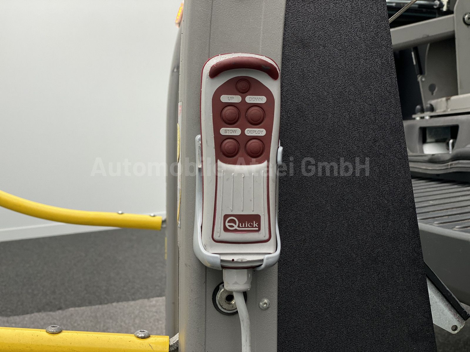 Fahrzeugabbildung Ford Transit 350 *Rollstuhl-Lift* +9-SITZE (4759)