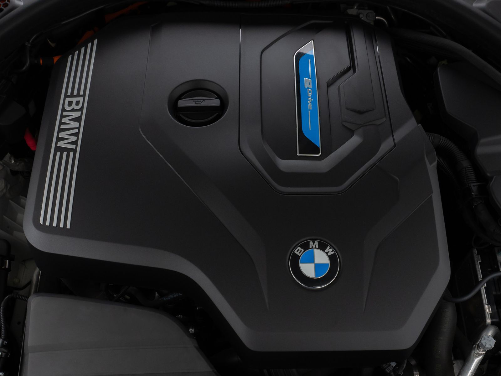 Fahrzeugabbildung BMW 330e M Sport Kamera DAB H/K Geschwind Parkassist