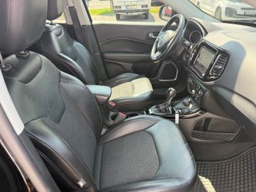 Jeep Compass Limited 4WD+Xenon+AHK+Navi+SHZ+LKRHZG+Ap