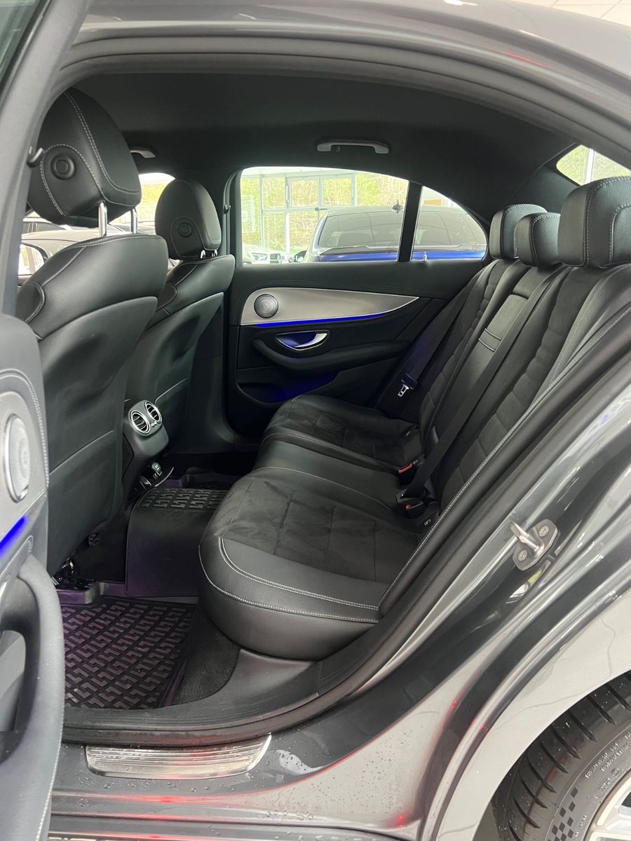 Fahrzeugabbildung Mercedes-Benz E 350 AMG LINE * Widescreen * Ahk *