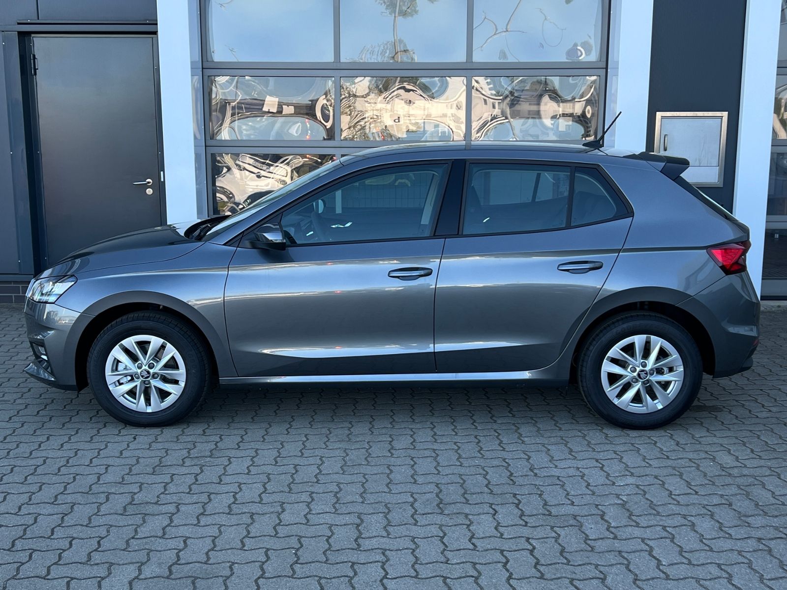 Fahrzeugabbildung SKODA Fabia Selection 1.0 TSI DSG *LED, KESSY, Rückfah