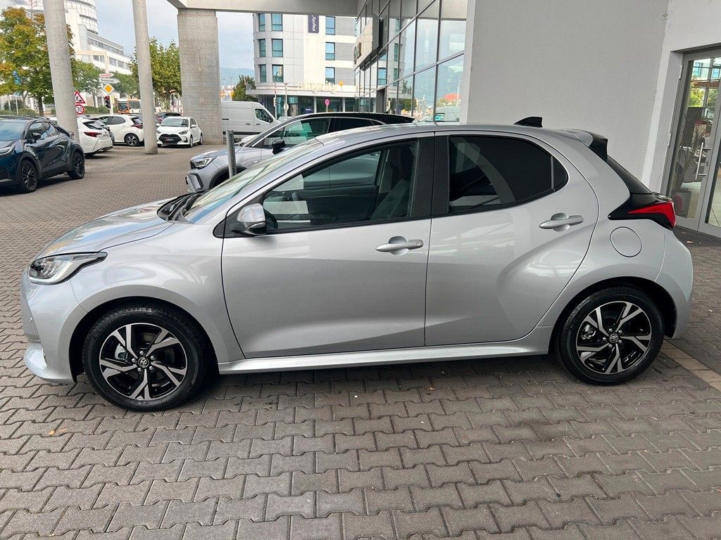 Fahrzeugabbildung Toyota Yaris Hybrid 1.5 Teamplayer Safety +Comfortpaket