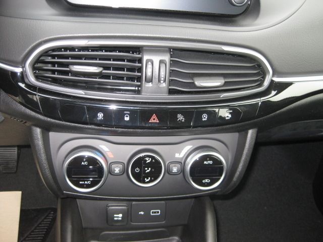 Fahrzeugabbildung Fiat Tipo Kombi Life 1.0