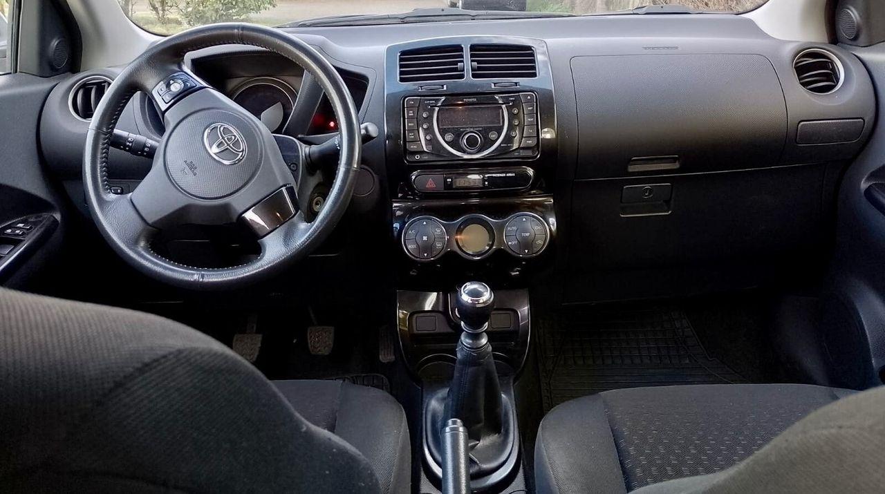 Toyota Urban Cruiser 2011 — photo 5
