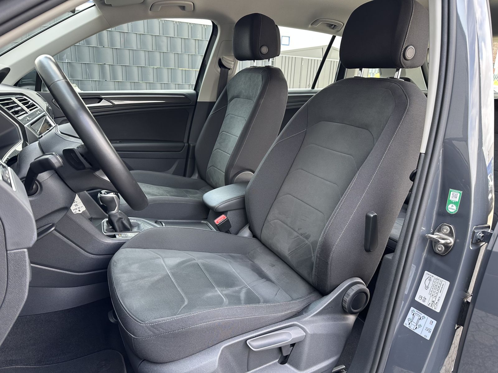 Fahrzeugabbildung Volkswagen Tiguan 1.5 TSI DSG Elegance NAV+MATRIX+ACC+VCOCK