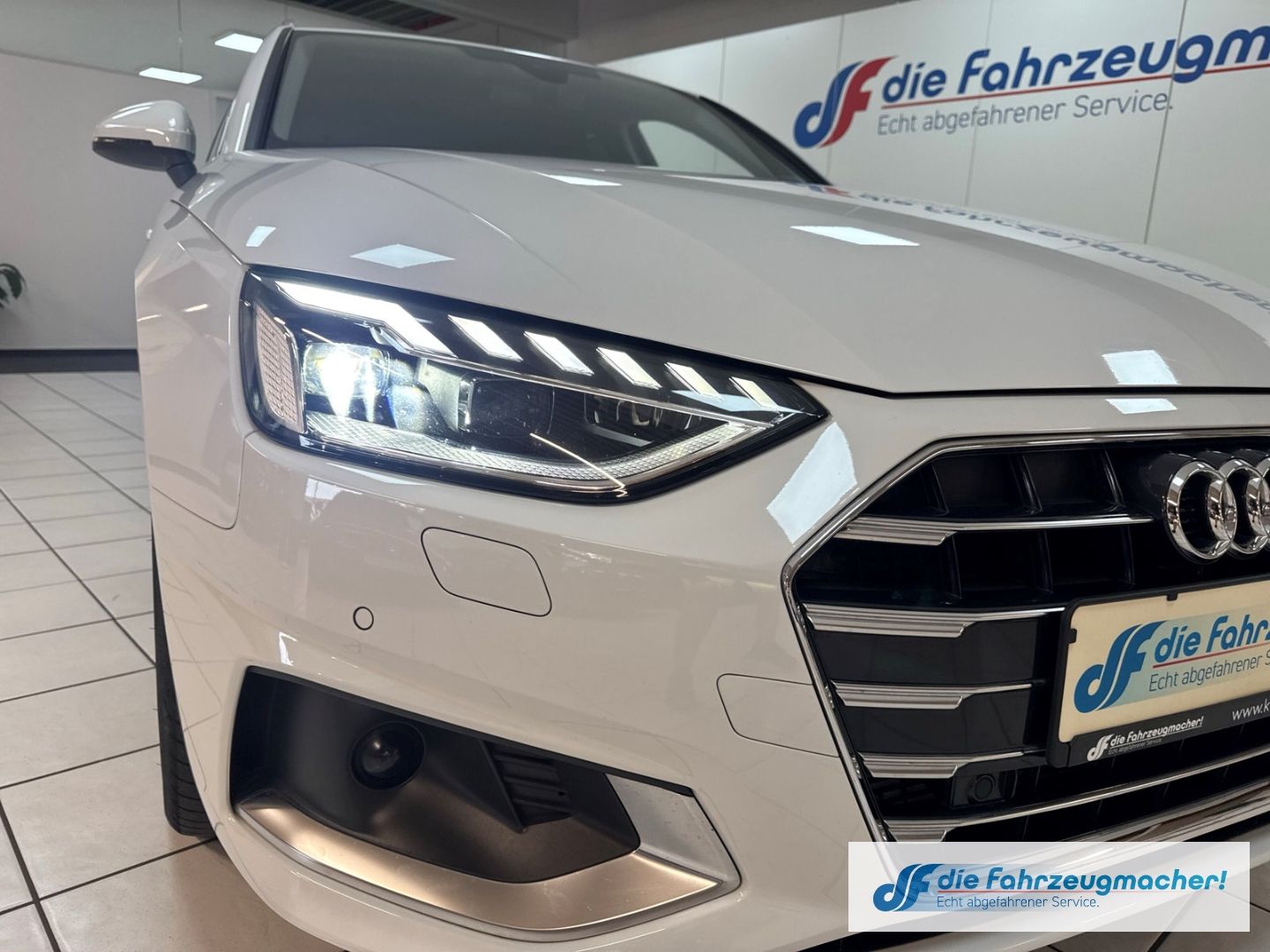 Fahrzeugabbildung Audi A4 Avant 40 TFSI advanced HUD Navi Soundsystem L