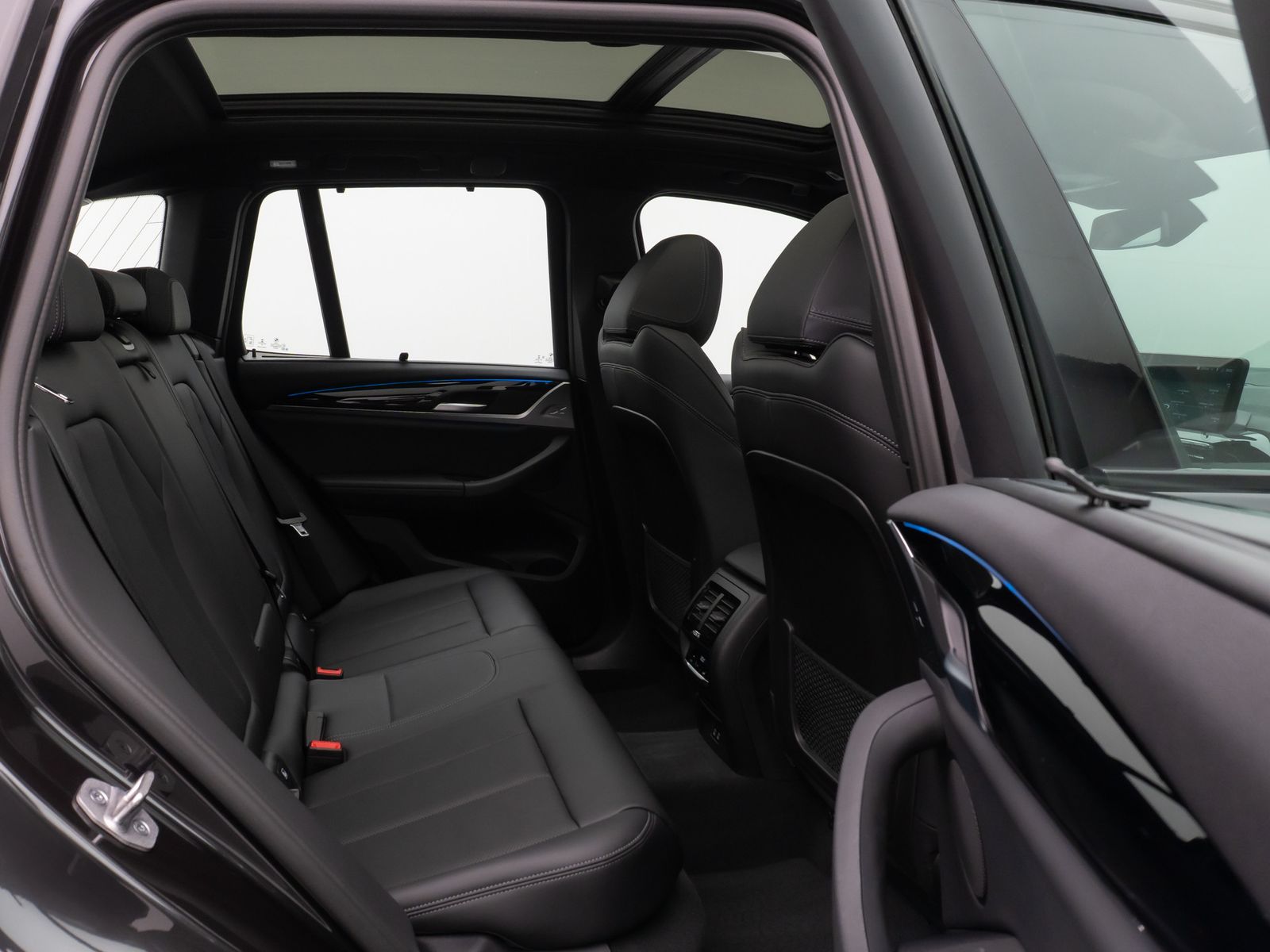 Fahrzeugabbildung BMW X3 xD30e M Sport Panorama 360° HUD DAB HiFi AHK