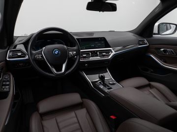 Fahrzeugabbildung BMW 320e 360°Laser DAB HiFi WLAN Komfort Alarm Sport