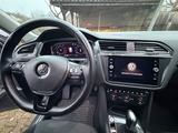 Volkswagen Tiguan Allspace 2.0 TSI OPF 162kW DSG 4MOTIO... - silberne Volkswagen Tiguan Allspace