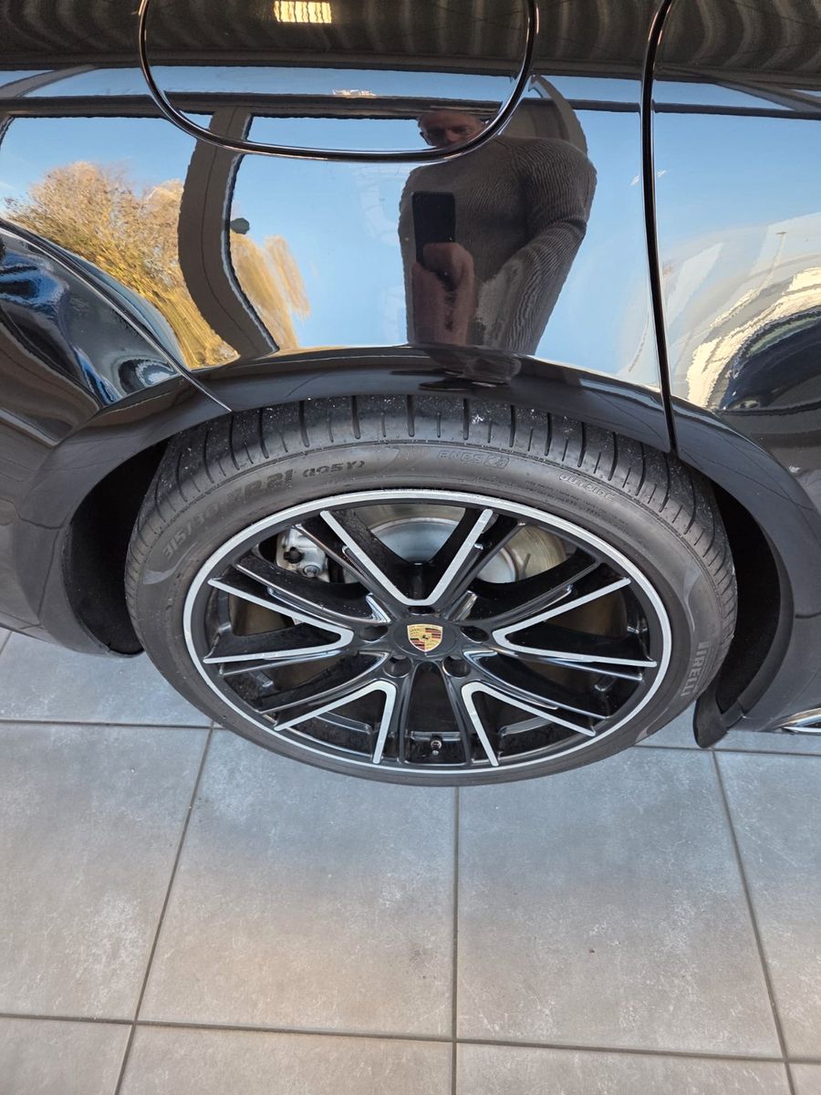 Fahrzeugabbildung Porsche Panamera Sport Turismo 4 E-Hybrid Platinum Editi