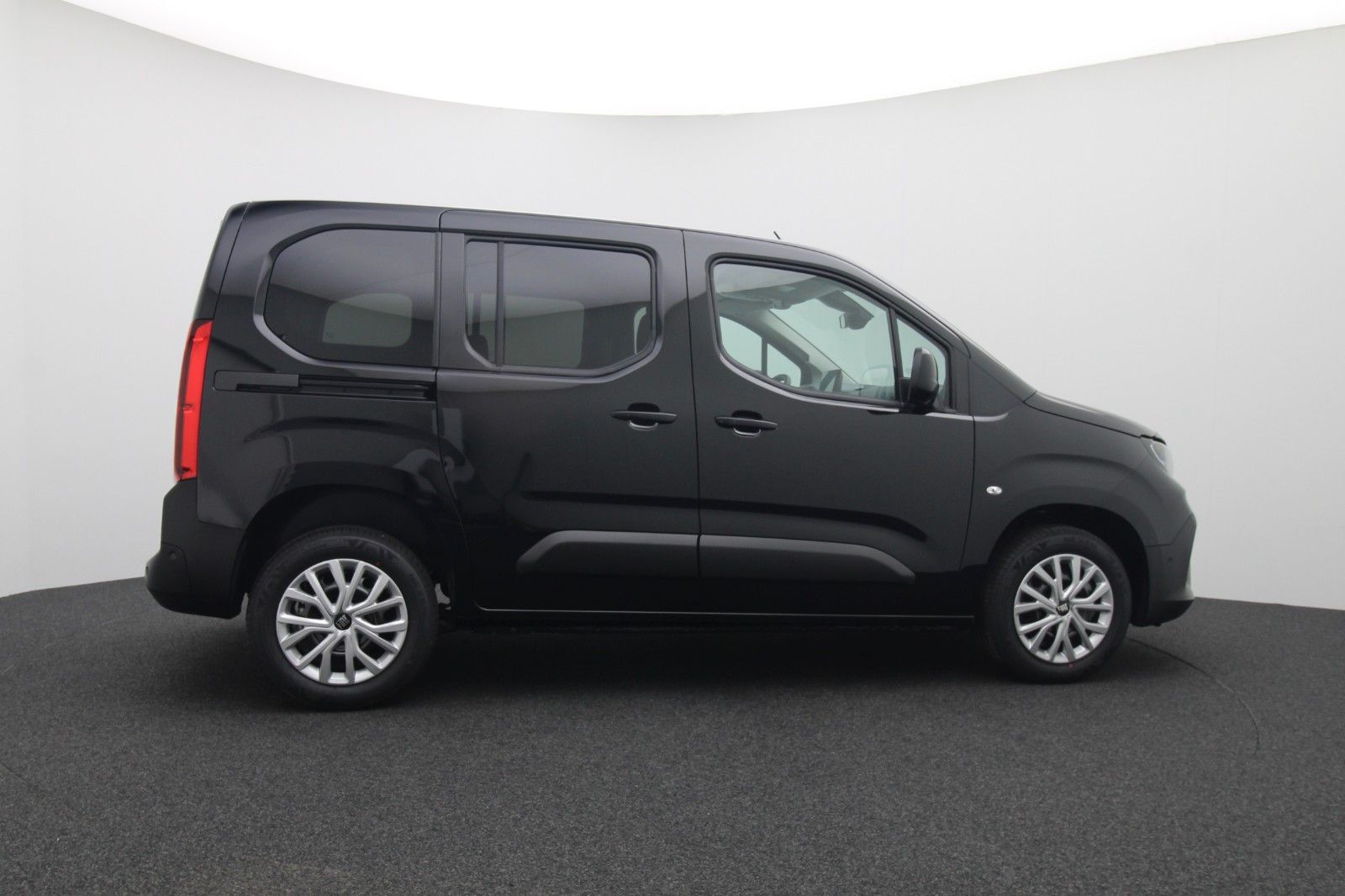 Fahrzeugabbildung Fiat Doblò Kombi L1 1.5 Diesel 96 kW Serie4