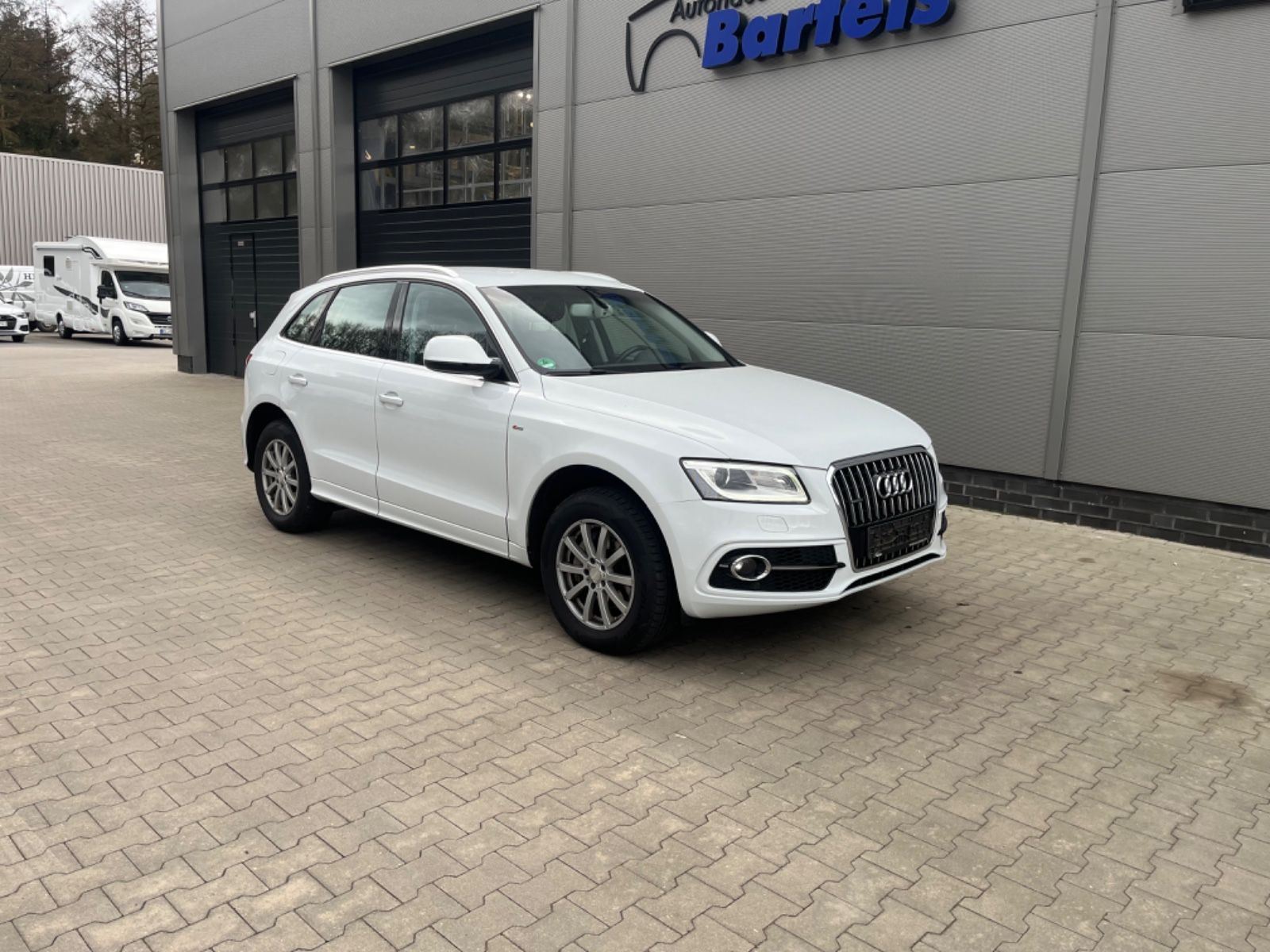 Fahrzeugabbildung Audi Q5 2.0 TDI  quattro S-Line