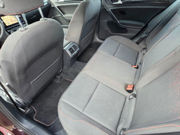 Volkswagen Golf - 7