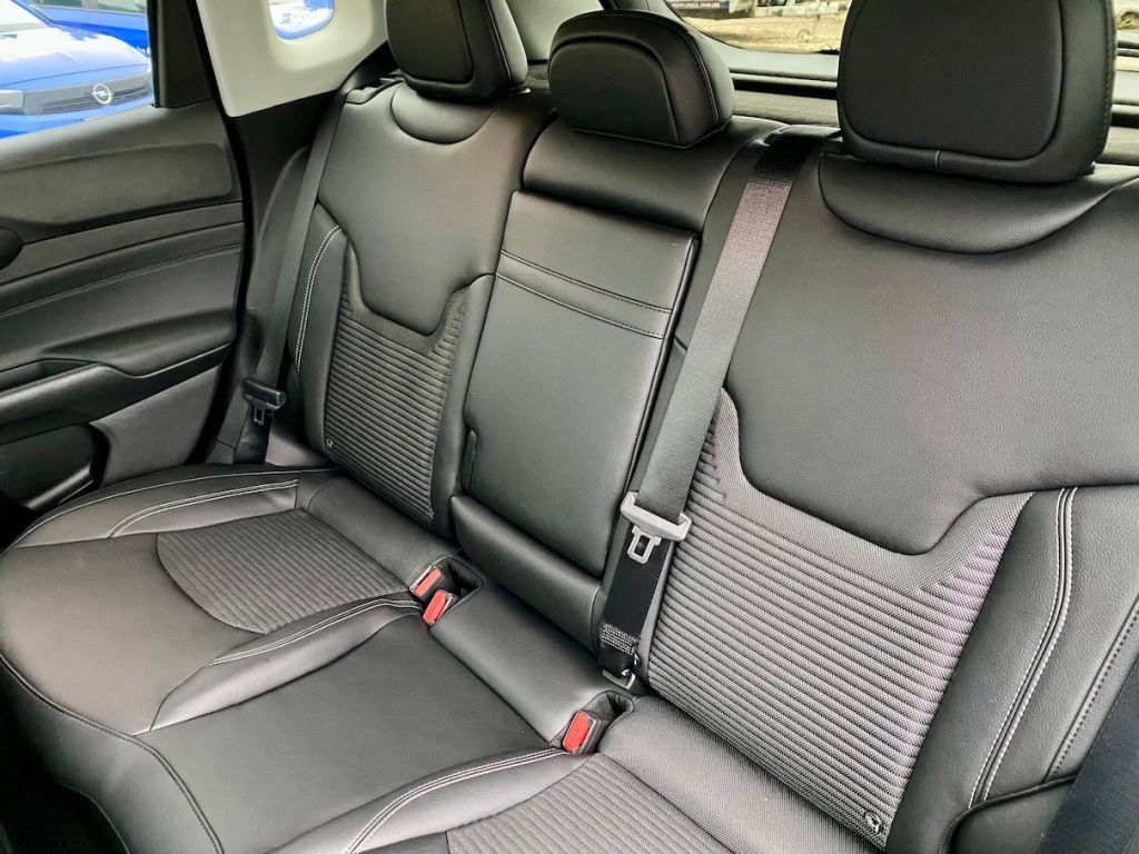 Fahrzeugabbildung Jeep Compass 1.5 Autom. Night Eagle AAC SHZ CARPLAY