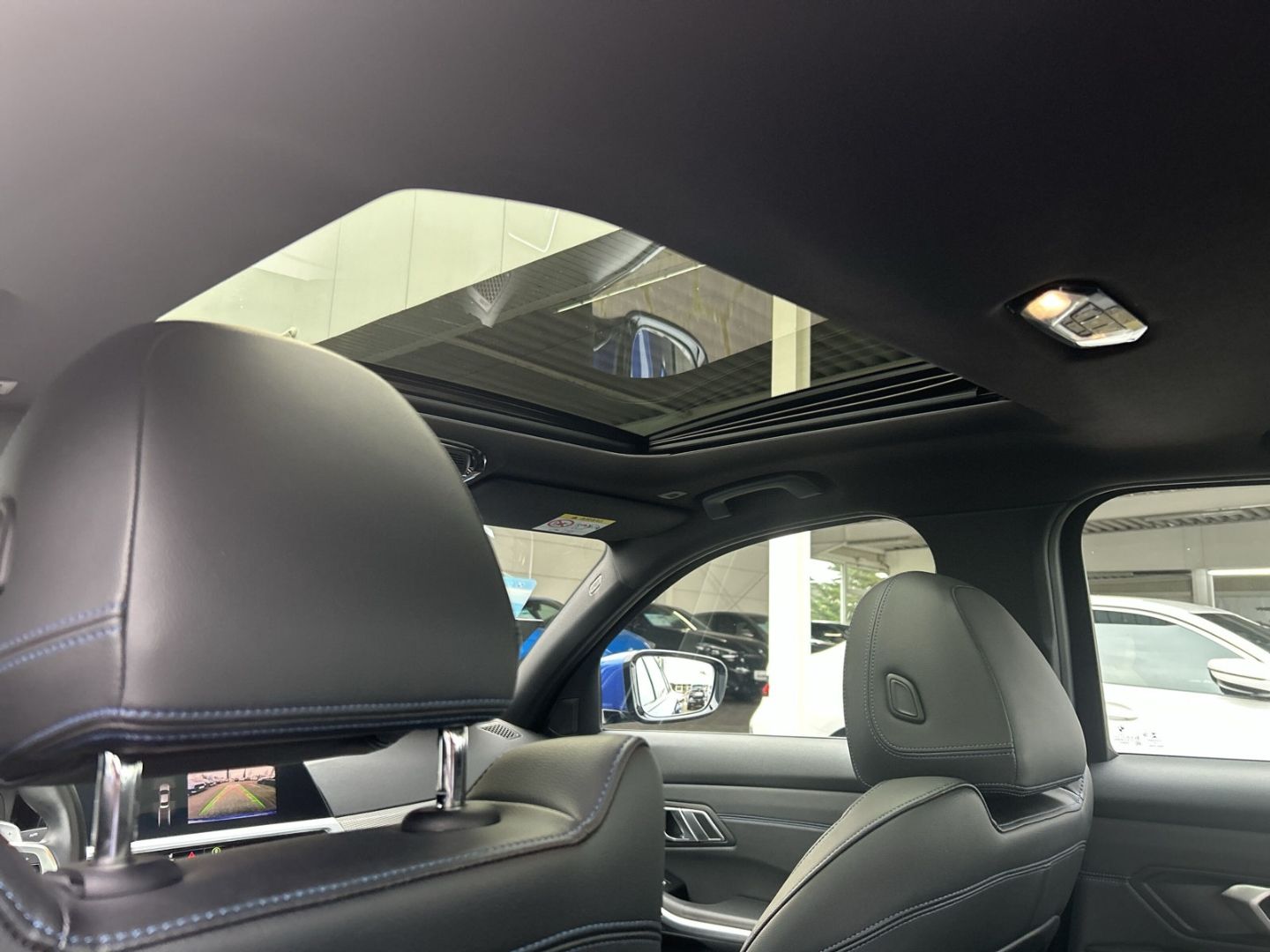 Fahrzeugabbildung BMW 320 i Limousine M Sport Head-Up Glasdach 19'LM P