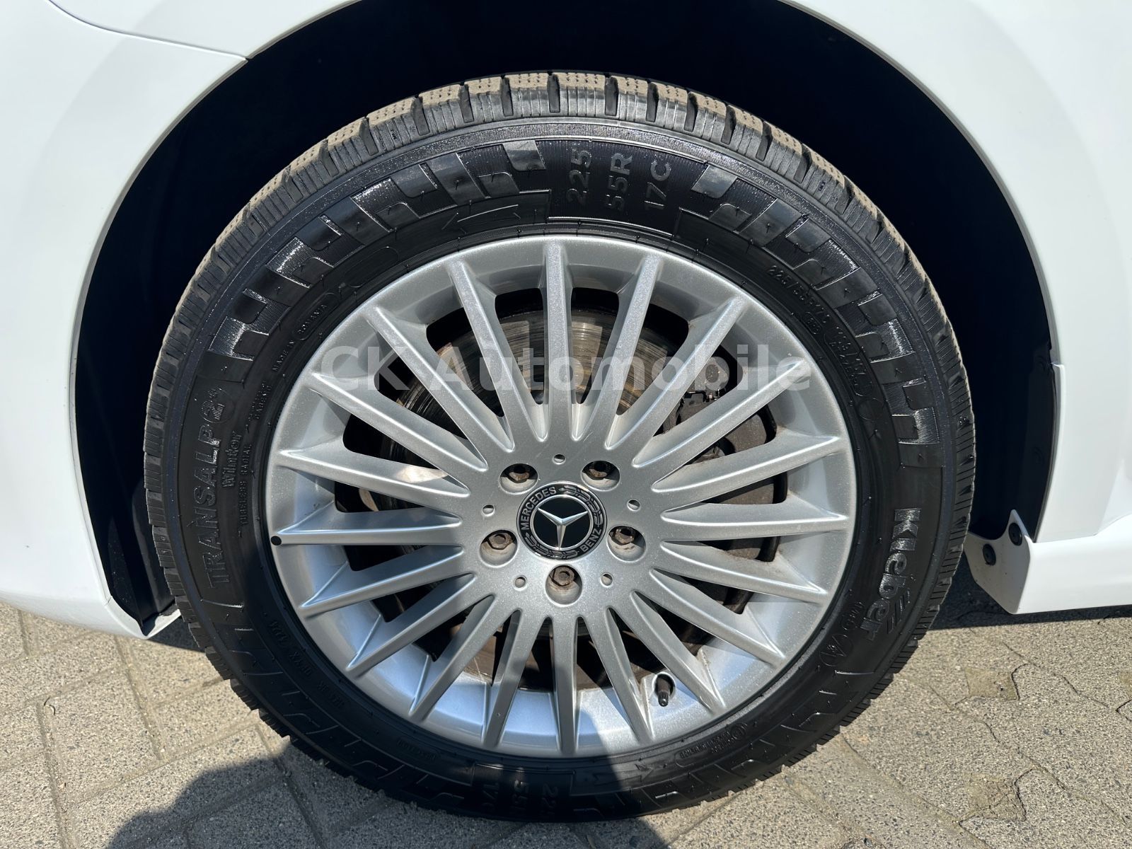 Fahrzeugabbildung Mercedes-Benz Vito Mixto 119 Lang Autom./5 Sitze/Navi/LED/AHK