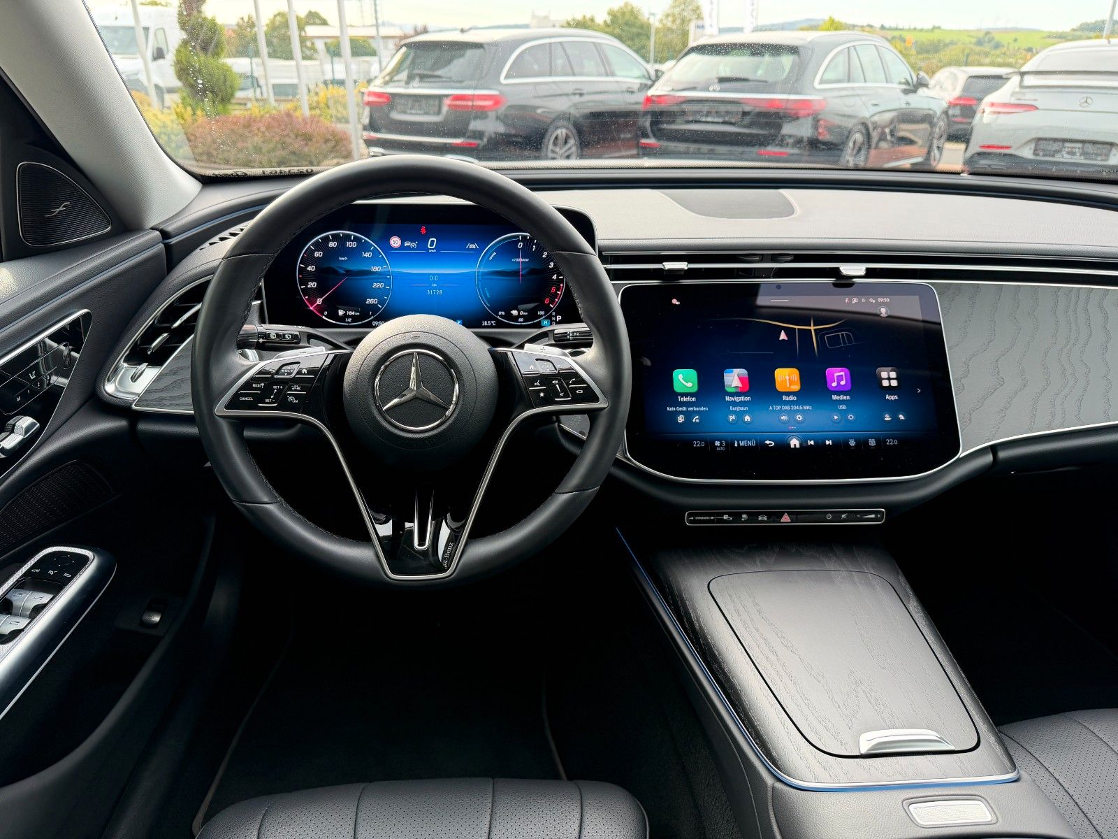 Fahrzeugabbildung Mercedes-Benz E 300de Avantgarde AHK+Distr+Memory+360+DigitalL