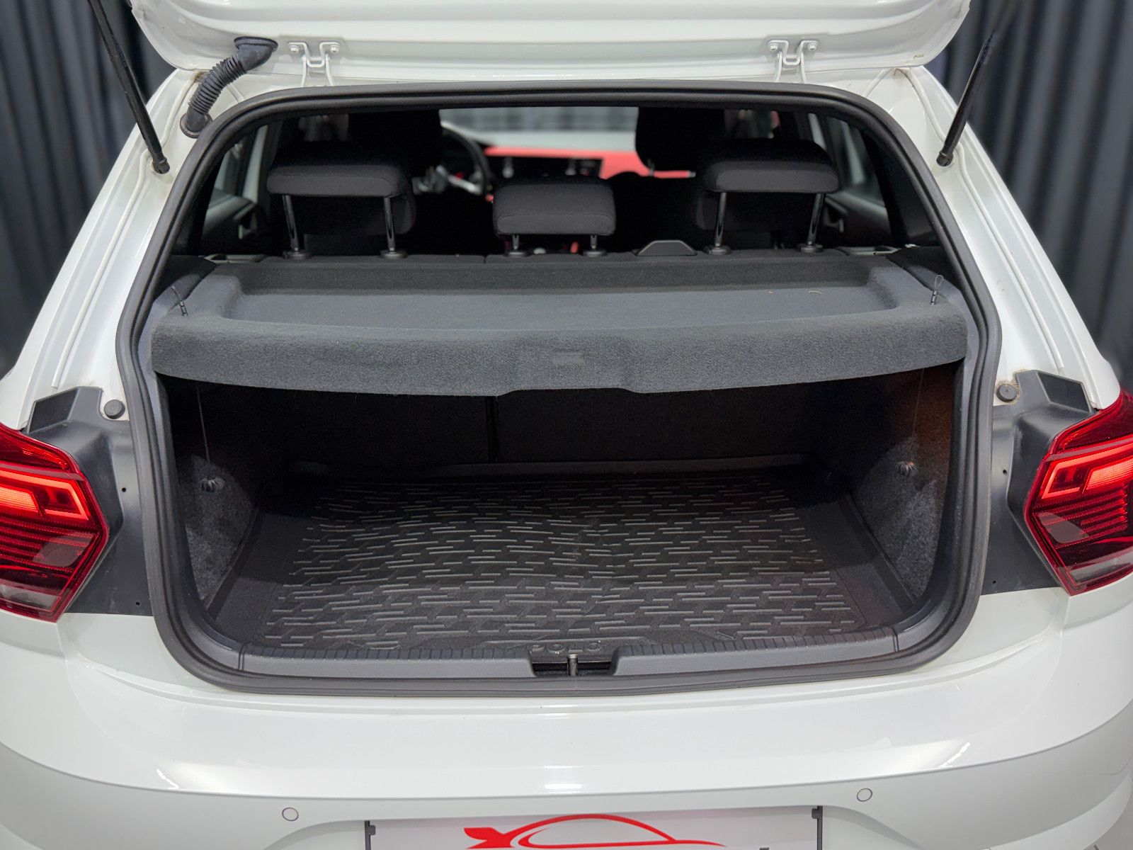 Fahrzeugabbildung Volkswagen Polo VI 2.0 TSI GTI |DSG|AUTOMATIK|LED