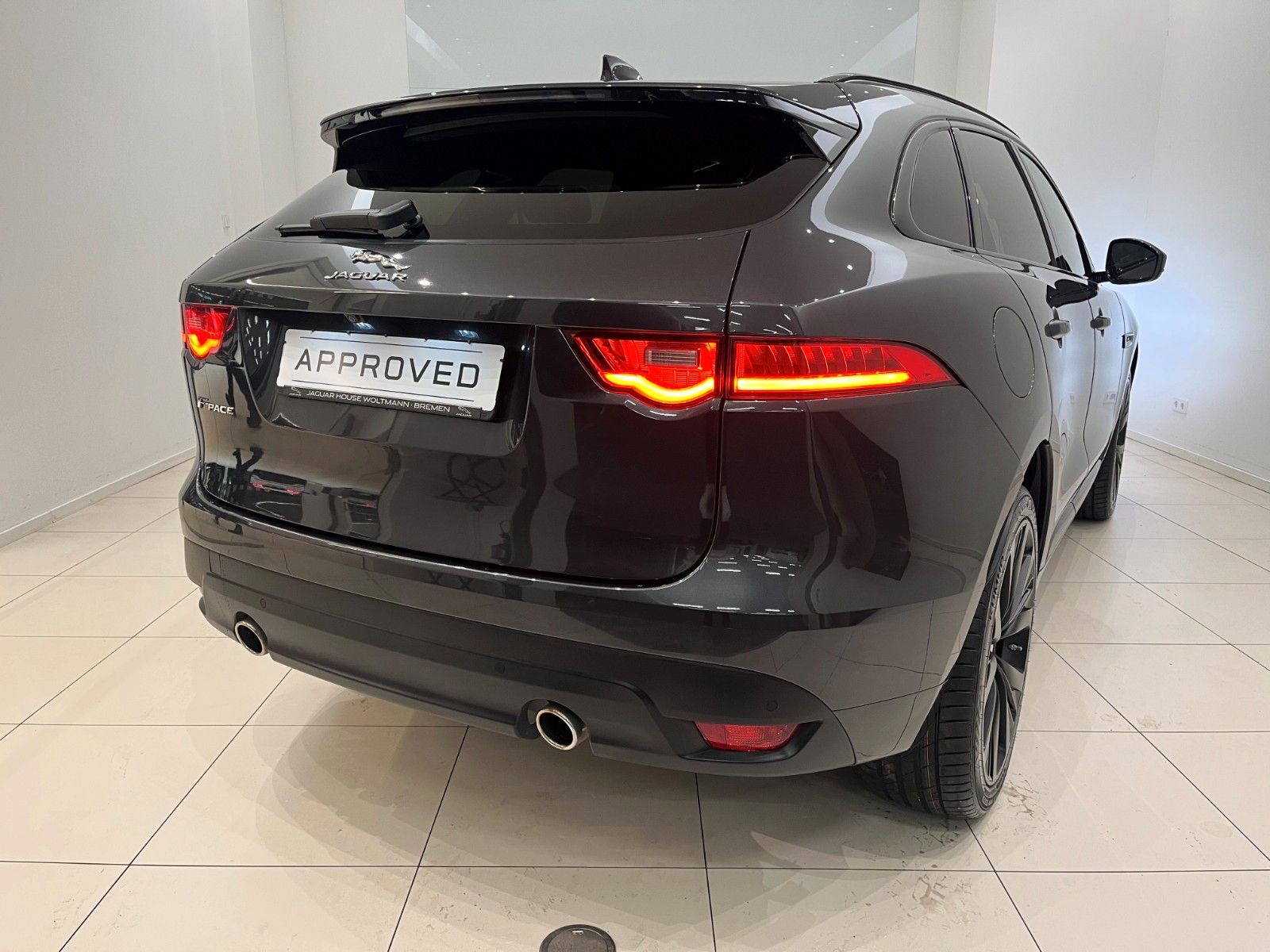 Fahrzeugabbildung Jaguar F-Pace 30d R-Sport AWD Panorama & 22" Rad