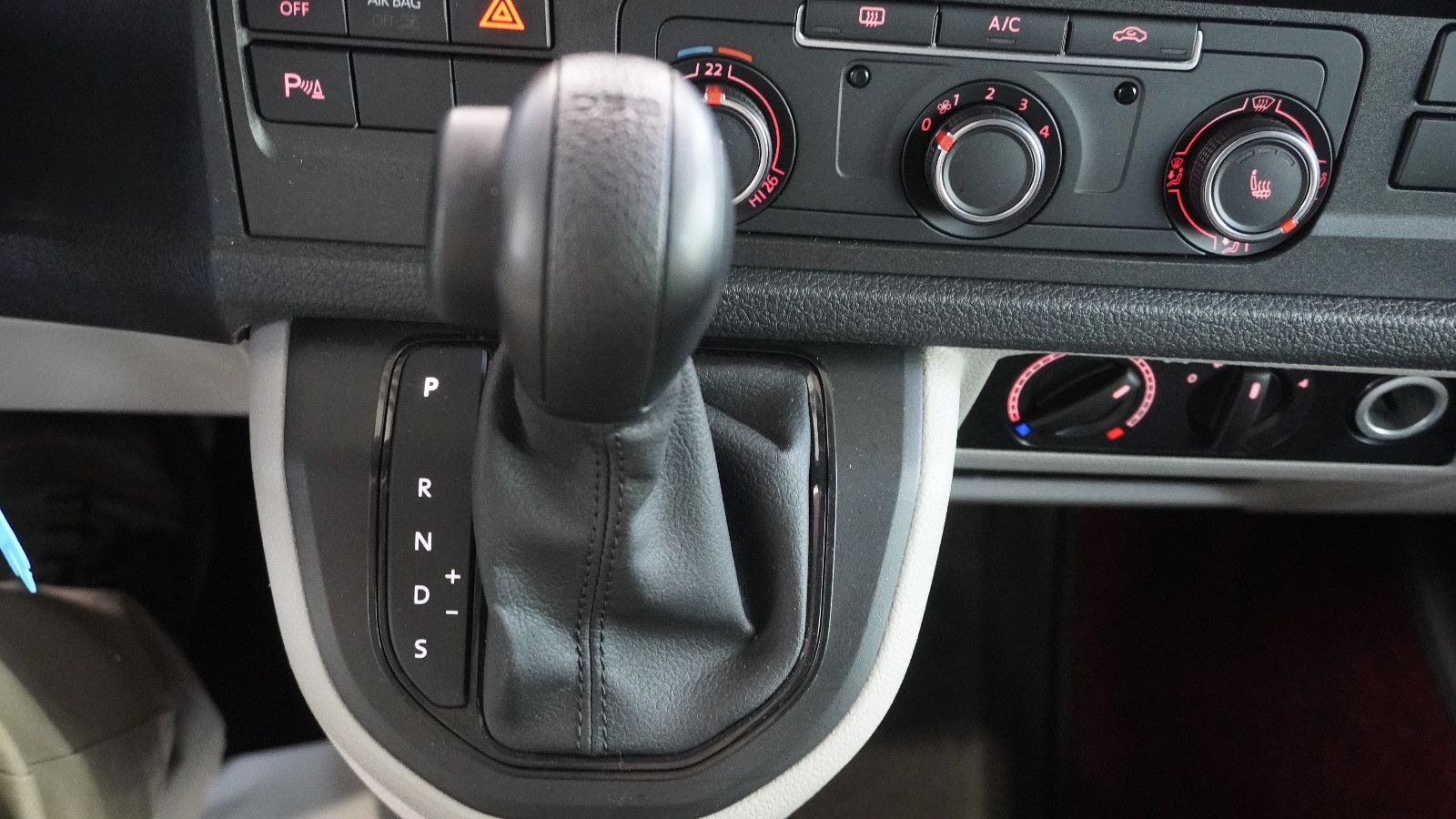 Volkswagen T6 California mit Einbau Küche und Aufstelldach foto 16