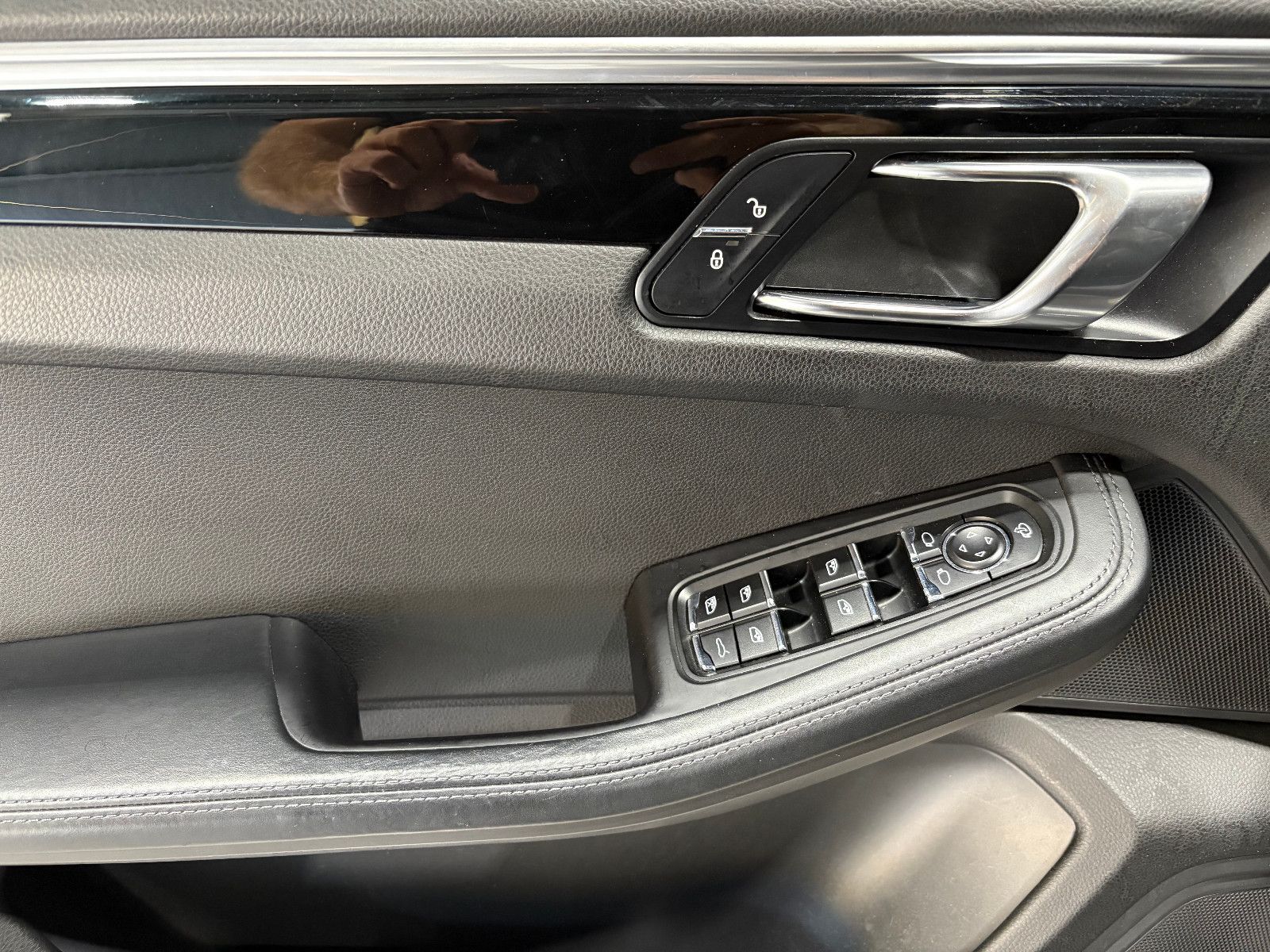 Fahrzeugabbildung Porsche Macan S Diesel/PANO/APPLE/NAVI/PDC/TEMPOMAT/SHZ