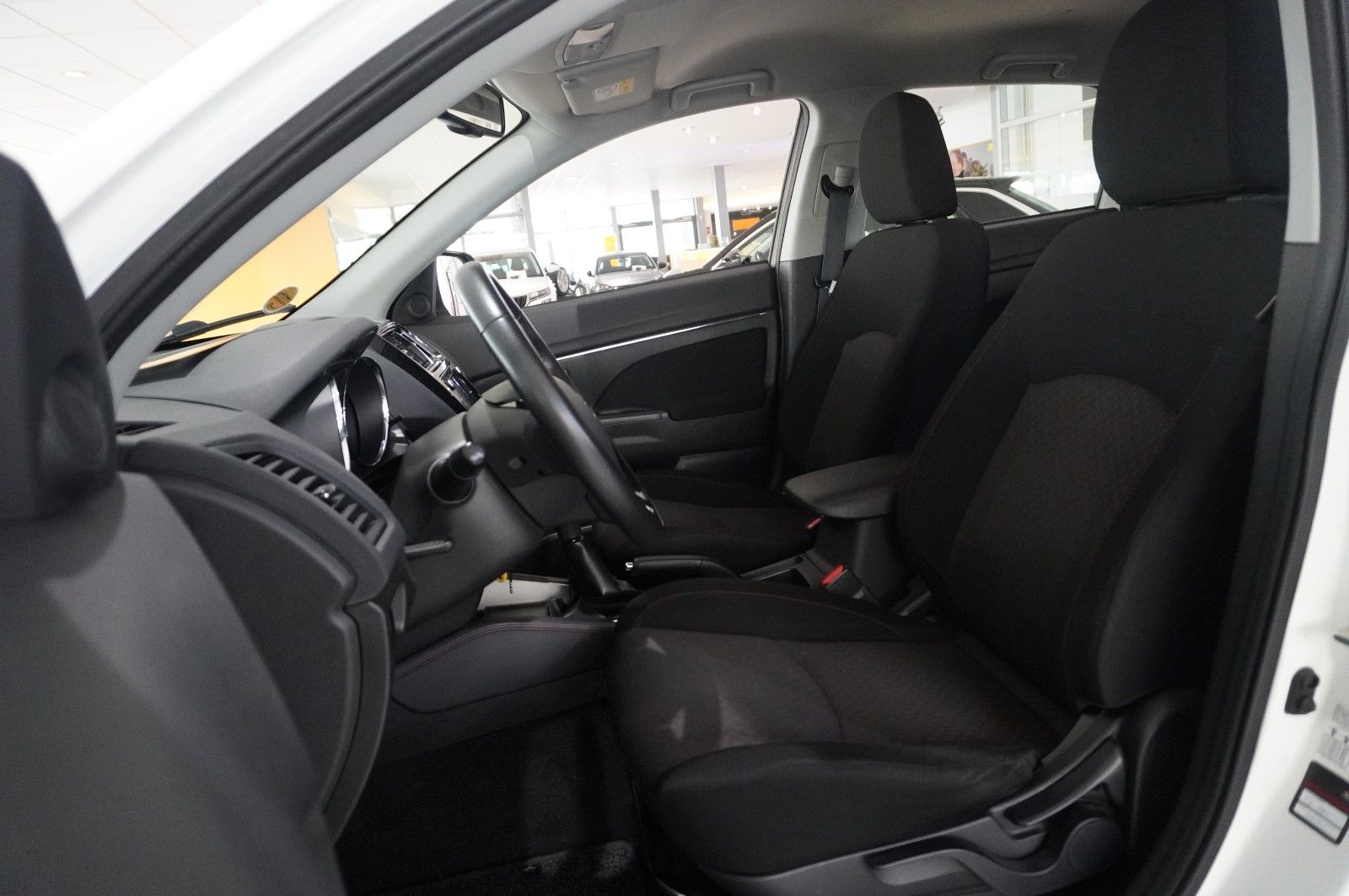 Fahrzeugabbildung Mitsubishi ASX 1.6 EDITION 2WD NAVI/LED/KAMERA/SHZ/TEMP/DAB