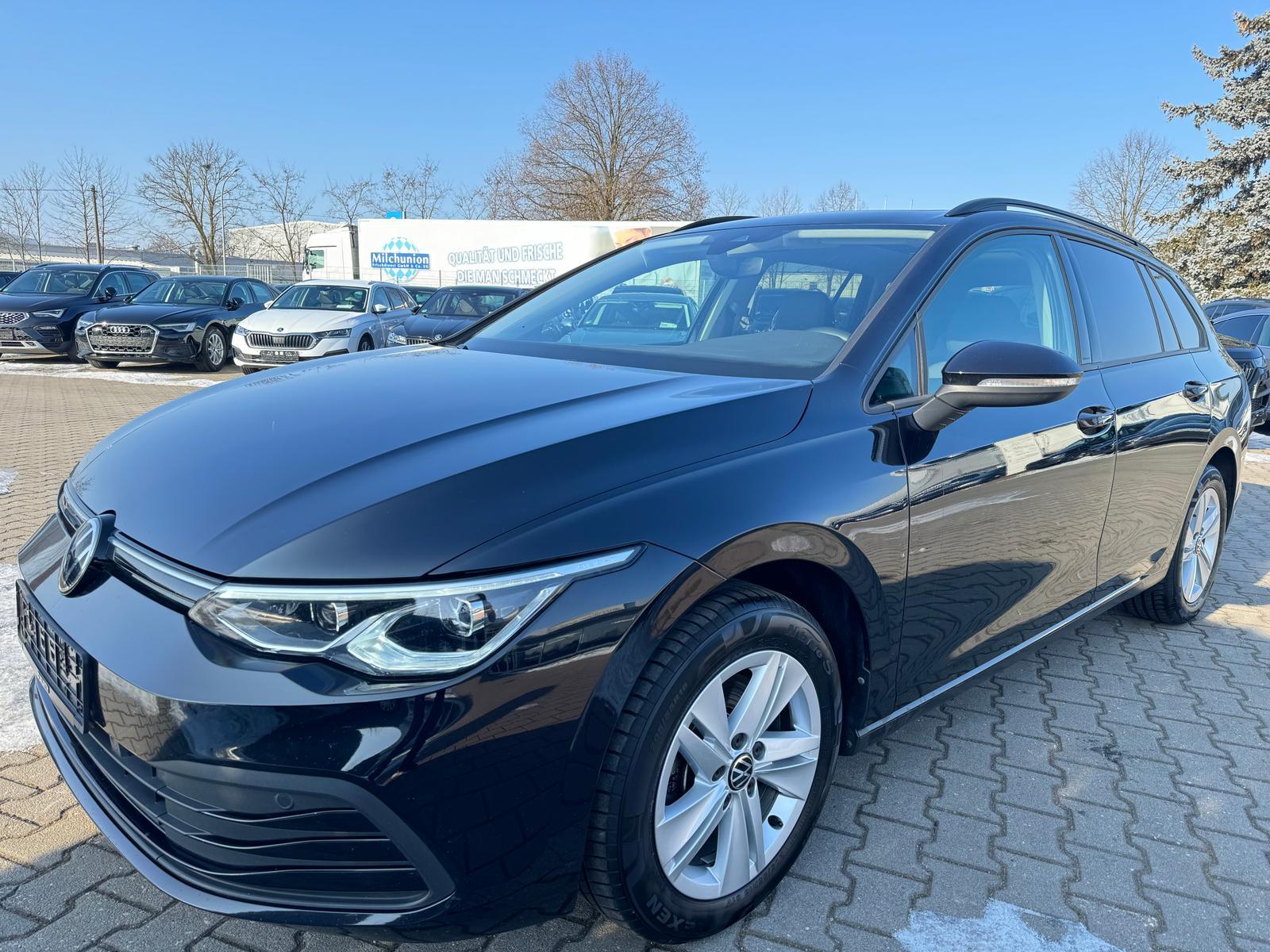 Volkswagen Golf 2.0TDI Matrix ACC Panor Kamera Alcantara