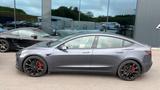 Tesla Model 3 Allradantrieb mit Dualmotor Performa...