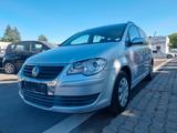 Volkswagen Touran 1.6 Trendline - Volkswagen Touran mit Benzin-Antrieb: Kleinbus, 1.6