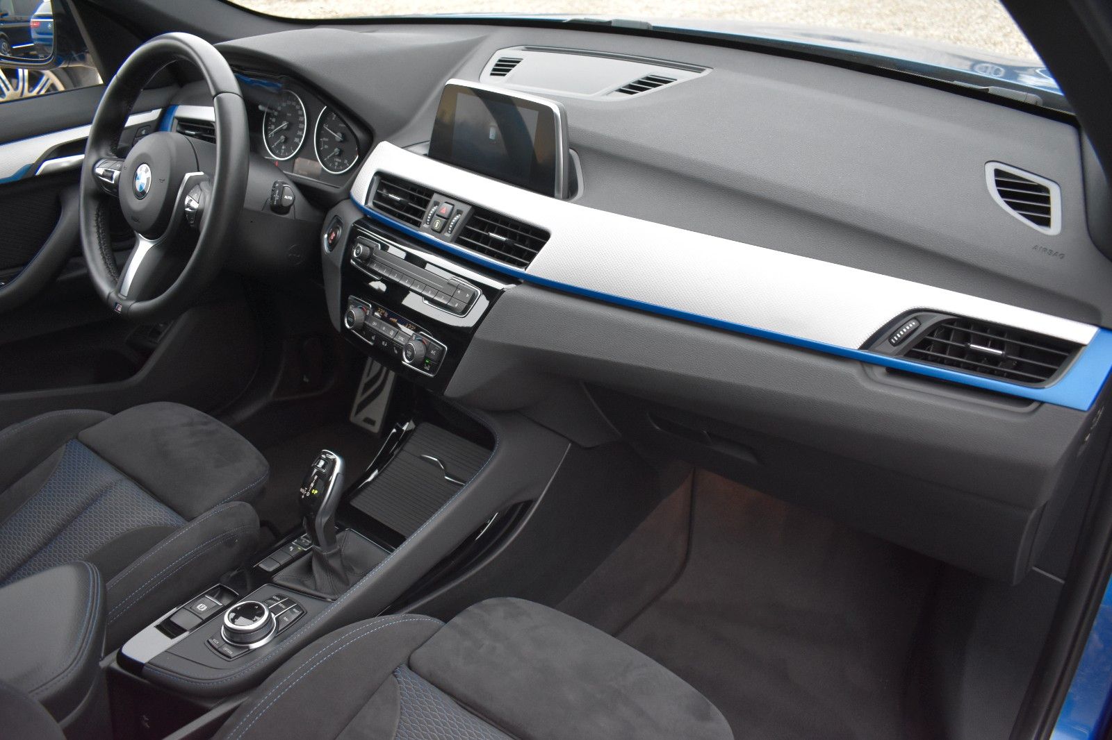 Fahrzeugabbildung BMW X1 sDrive 18 i M Sport Panorama AHK LED Autom.