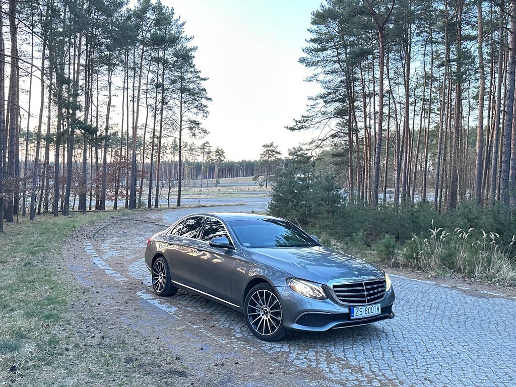 Image of Mercedes-Benz E 300